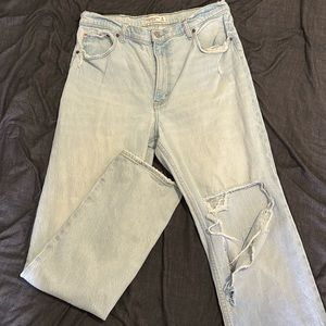 Abercrombie & Fitch— The 90s Straight Ultra High Rise